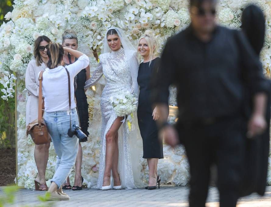 ARHIVA - 2022. EKSKLUZIVNE FOTOGRAFIJE Varaždin: Vjenčanje Dine Dragije i Tina Jedvaja u dvorcu Leitner