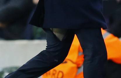 Ne opet! Zidaneu pukle hlače: Zizou, a da promijeniš krojača?