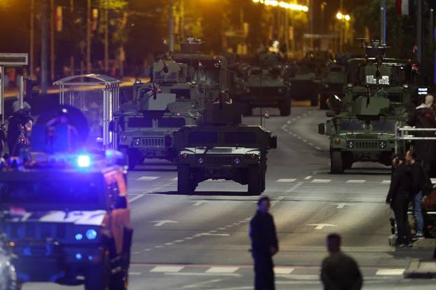 Generalna proba svečanog vojnog mimohoda u večernjim satima privukla zanimanje zagrepčana