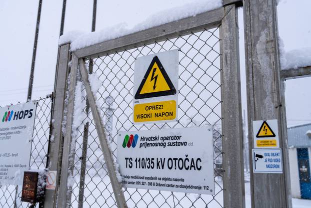 Otočac: Zbog mokrog snijega koji pada dio Like ostao bez struje