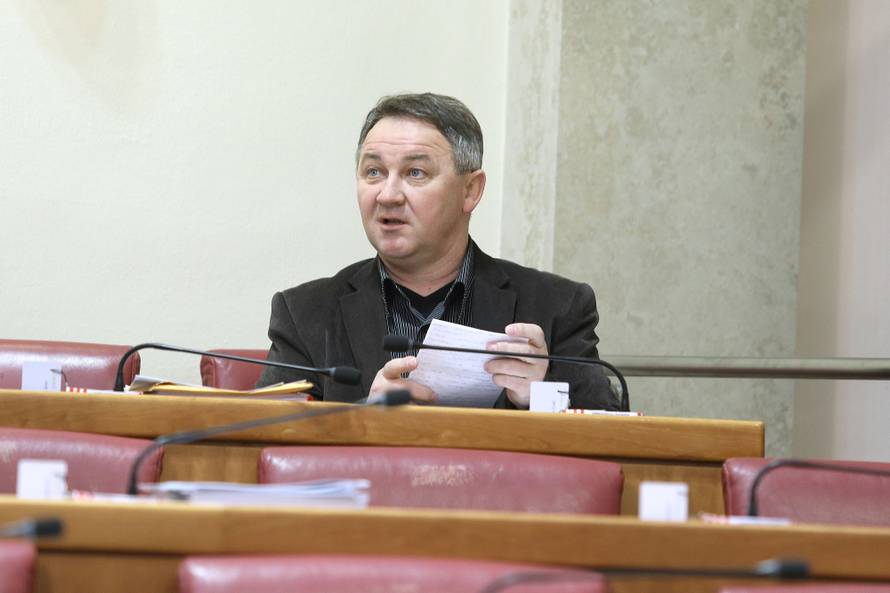 'Otrovnu vodu piju jer SDP-ova Vlada  nije riješila taj problem'