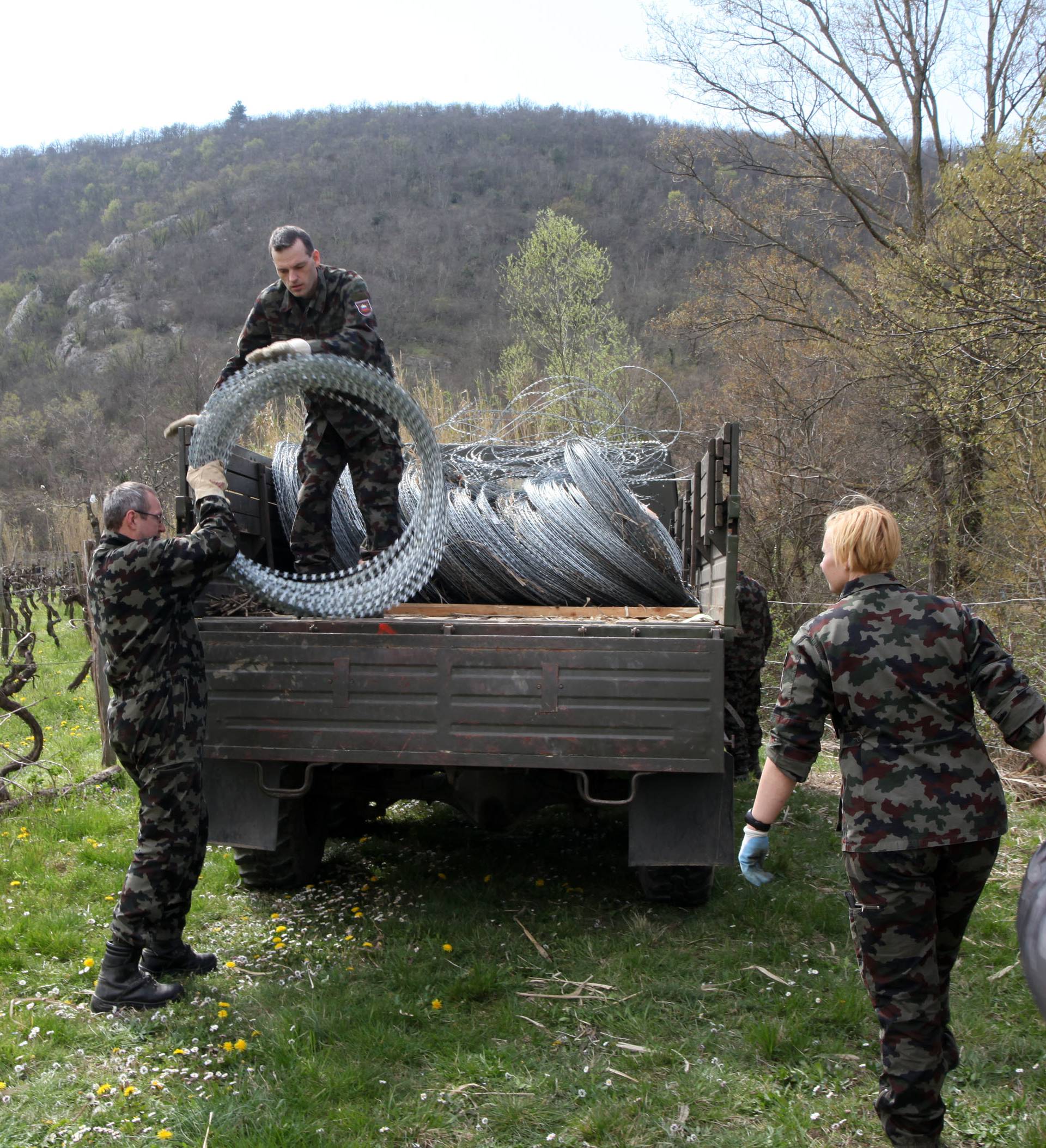 Napokon skidaju žilet-žicu, stavit će panel vrtne ograde