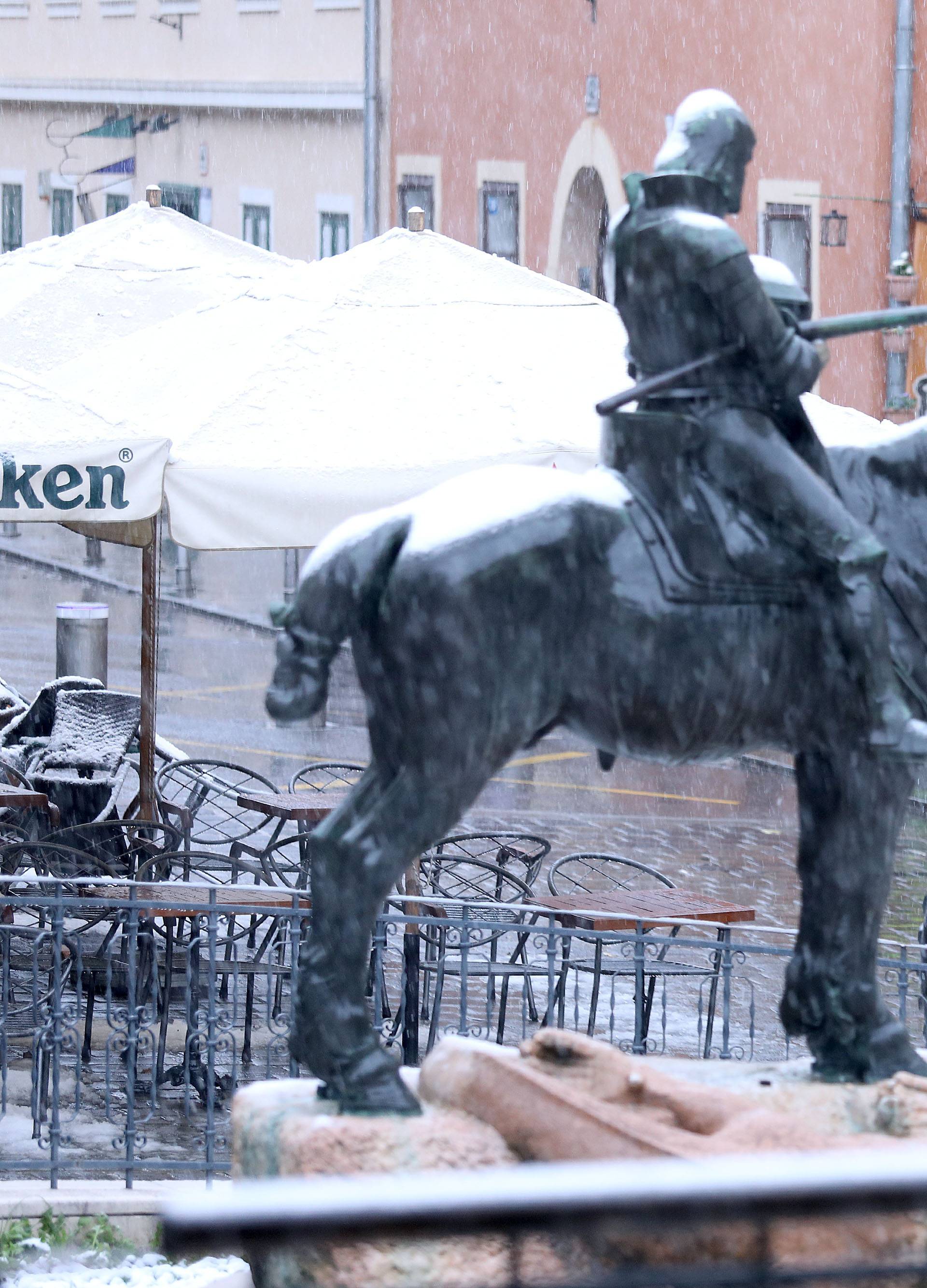 Snijeg zabijelio Zagreb