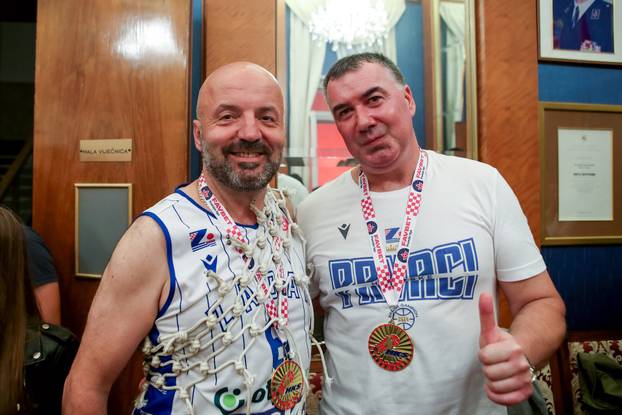 Košarkaši Zadra proslavili osvajanje naslova prvaka Hrvatske s navijačima na Narodnom trgu