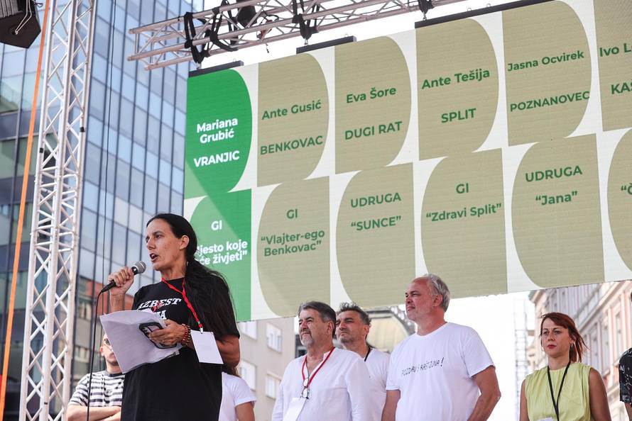 Glavni trg u Zagrebu prepun prosvjednika zbog opasnog otpada u Lici