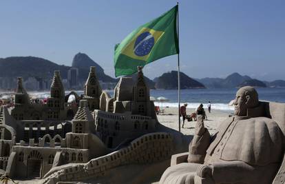 Brazil: Papa Franjo uživa u pijesku i suncu Copacabane