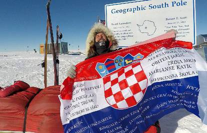 Rostuhar stigao na Južni pol nakon 47 dana pješačenja