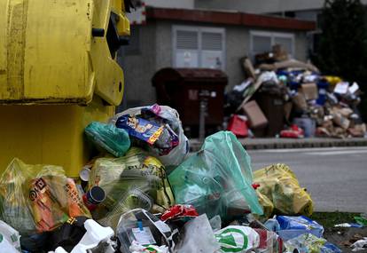 Zagreb čeka odvoz smeća koji se gomila danima