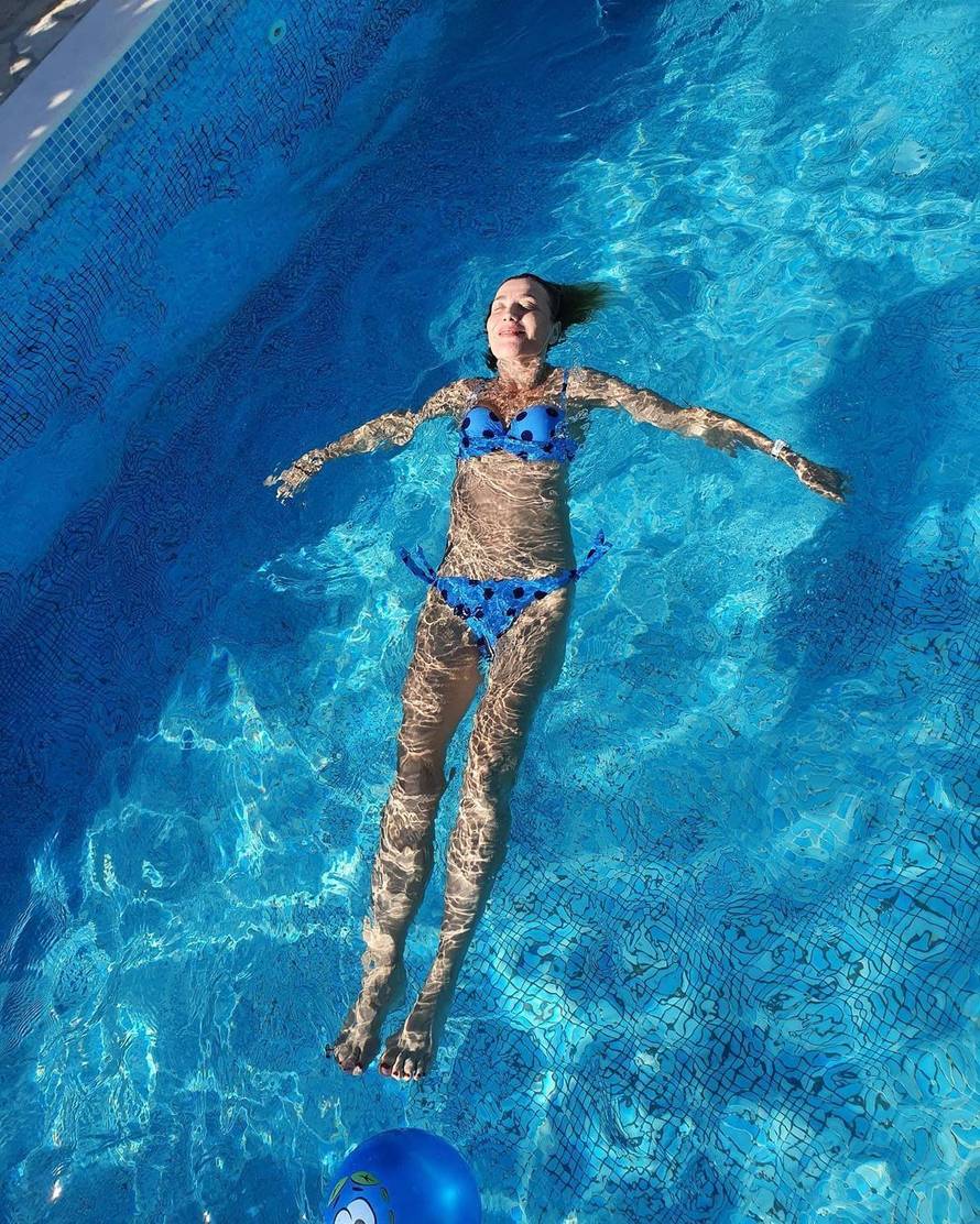 Kao da ne stare! Figuru u badiću ponosno pokazuju, a takvim tijelima pozavidjele bi i mlađe