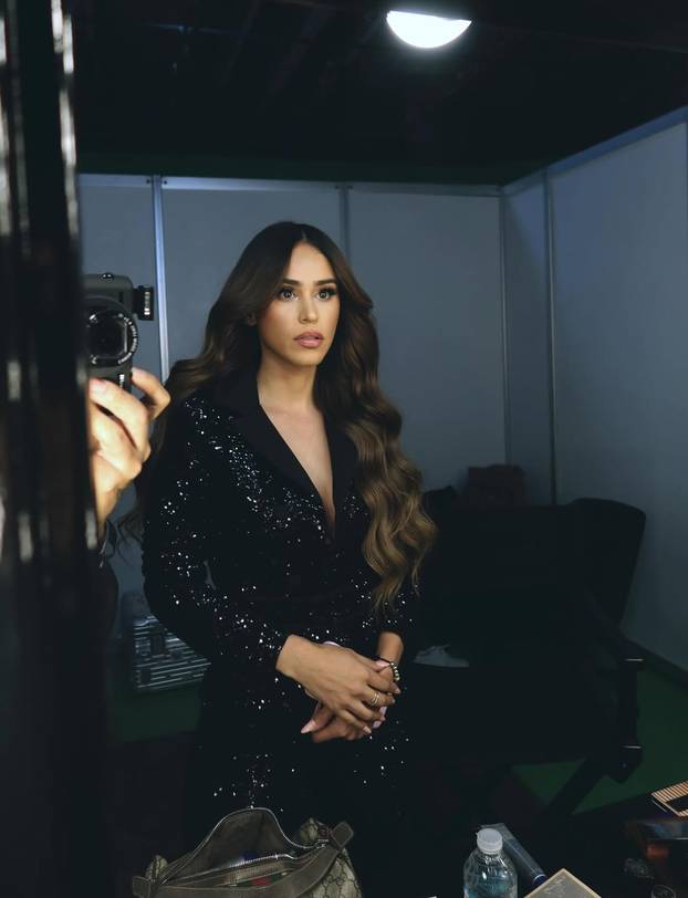 FOTO Ovo je prognostičarka Yanet. Dečko ju je ostavio da više može igrati Call of Duty