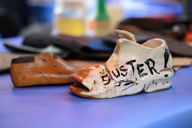 Zagreb: U okviru akcije "Majstori održivosti - sačuvaj, ne bacaj!" povodom Dana planeta Zemlje, obrtnici besplatno popravljali stvari