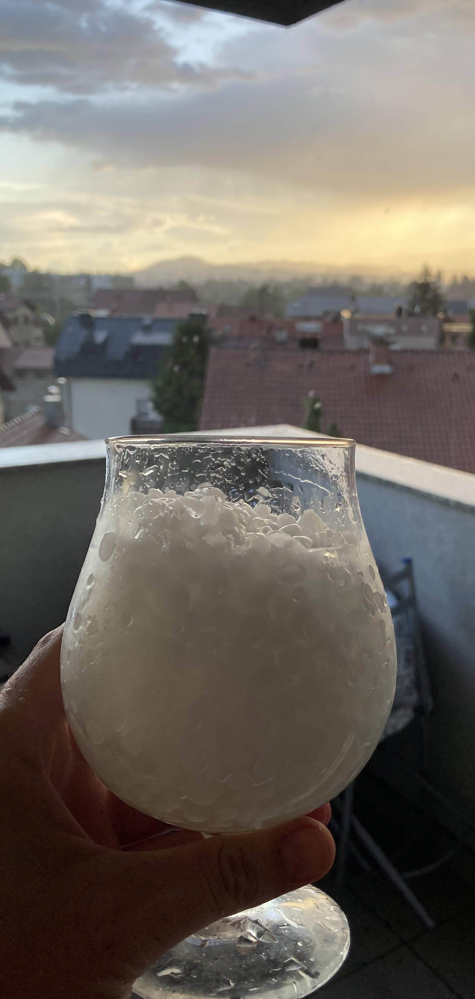 Jako nevrijeme pogodilo Zagreb - padao led veličine lješnjaka