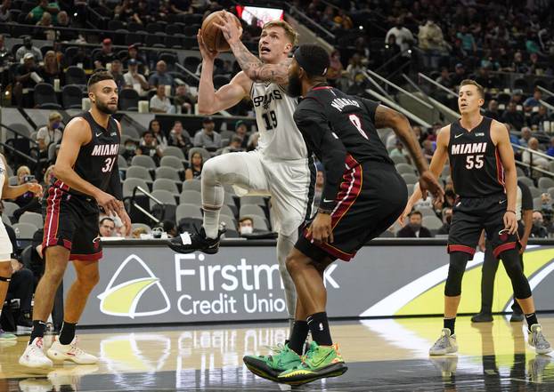 NBA: Preseason-Miami Heat at San Antonio Spurs