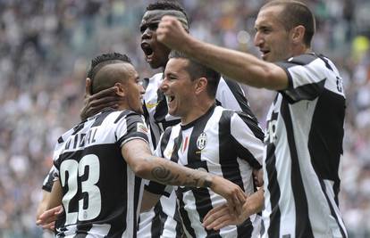 Juventus 29. put prvak Italije; pet golova Klosea za Lazio