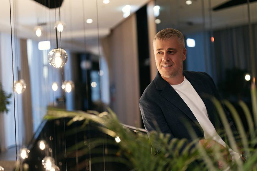 Josip Ivančić pjesmom dirnuo srca: Moćna posveta obitelji, korijenima i povratku domu