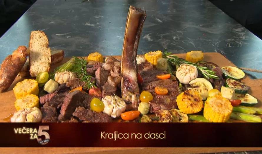 Desert posipala čvarcima: Bivša misica pretjerala je s mesom?