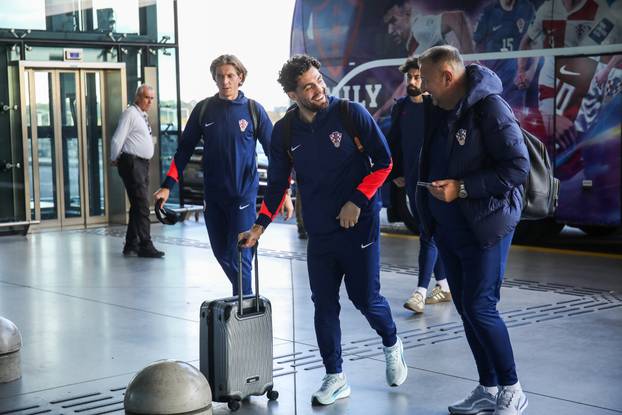 Zagreb: Odlazak hrvatske nogometne reprezentacije u Prag 