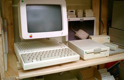 Apple 1984. predstavio svoje prvo "prijenosno" računalo