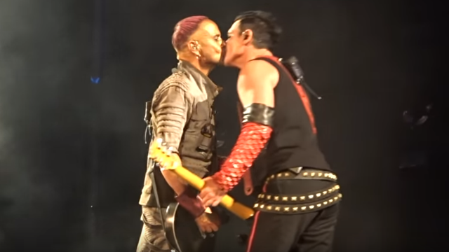 Članovi Rammsteina poljubili su se usred koncerta u Moskvi