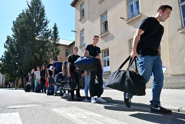 FOTO Pogledajte buduće vojnike i vojnikinje Hrvatske vojske