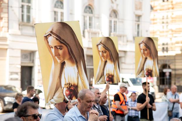 Zagreb: Javna okupljanja „Molitva krunice“ i „Ustani za slobodu“ istovremeno na Trgu