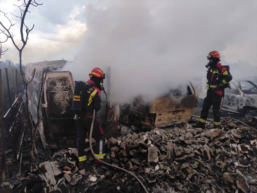 VATROGASCI NA NOGAMA Požar na Čiovu ponovno se aktivirao