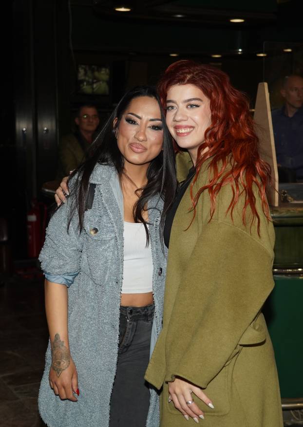 Beograd: Dobro raspoloženi natjecatelji festivala "Pesma za Evroviziju '24"napuštaju studio RTS-a