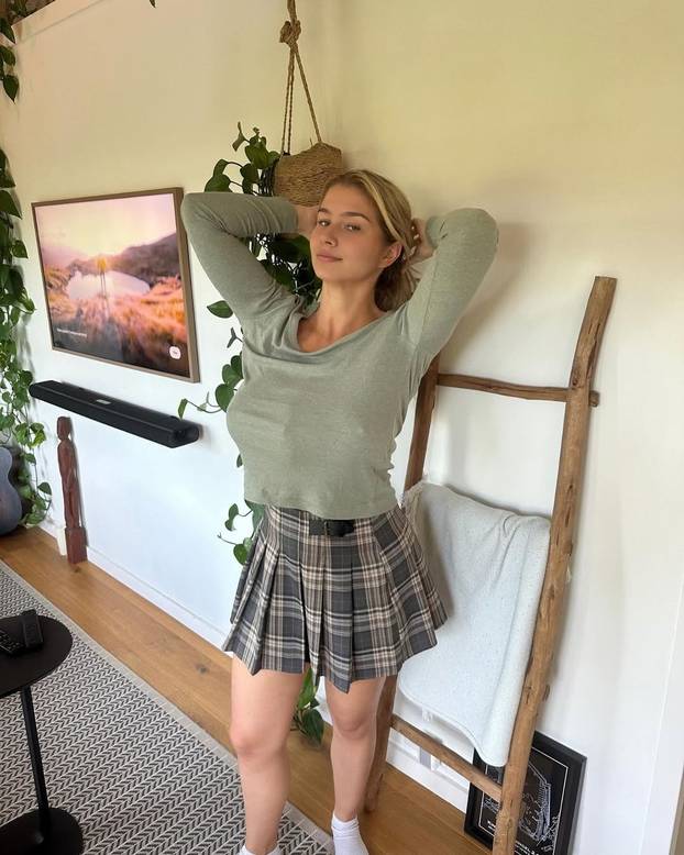 FOTO Influencerica tvrdi da ima tri dojke. Dokazuje to u bikiniju, a pišu joj da laže. Procijenite...