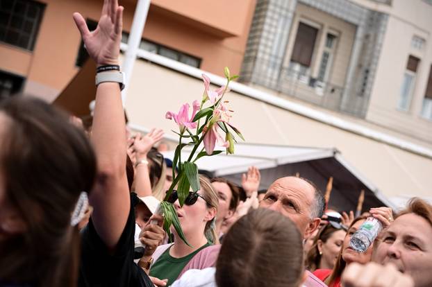 Zagreb: Dolazak hodočasnika Antunovskog hoda na Trg bana Josipa Jelačića