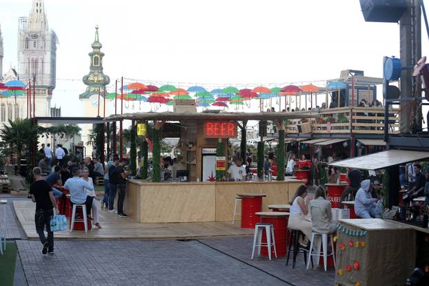 Zagreb:  Festival vrhunske hrane i glazbe Baš Naš otvoren je na platu Gradec