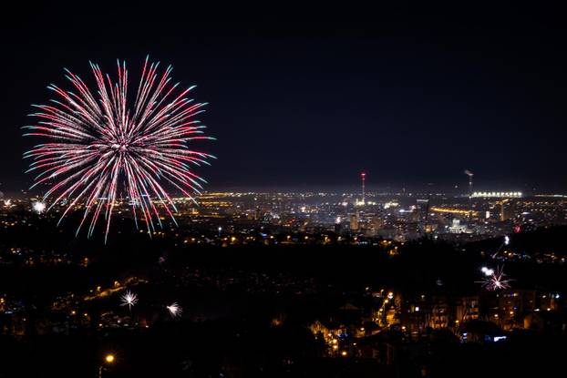 Vatromet u novogodišnjoj noći iznad Zagreba