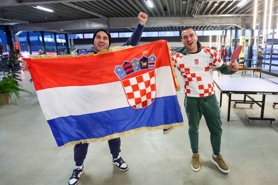 Herning: Navijači očekuju početak utakmice Hrvatska i Njemačka u polufinalu EHF Europskog prvenstva