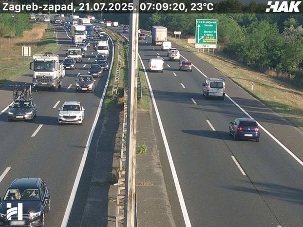 FOTO Ogromne gužve prema moru: Kod Lučkog 8 km, sudari kod Perušića i kod Okučana