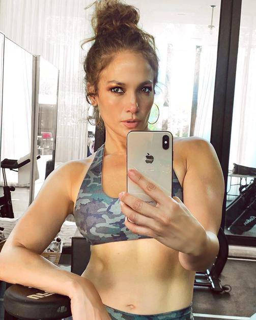 J.Lo objavila selfie: 'Jezivo! Tko ti se to šulja iza leđa?'