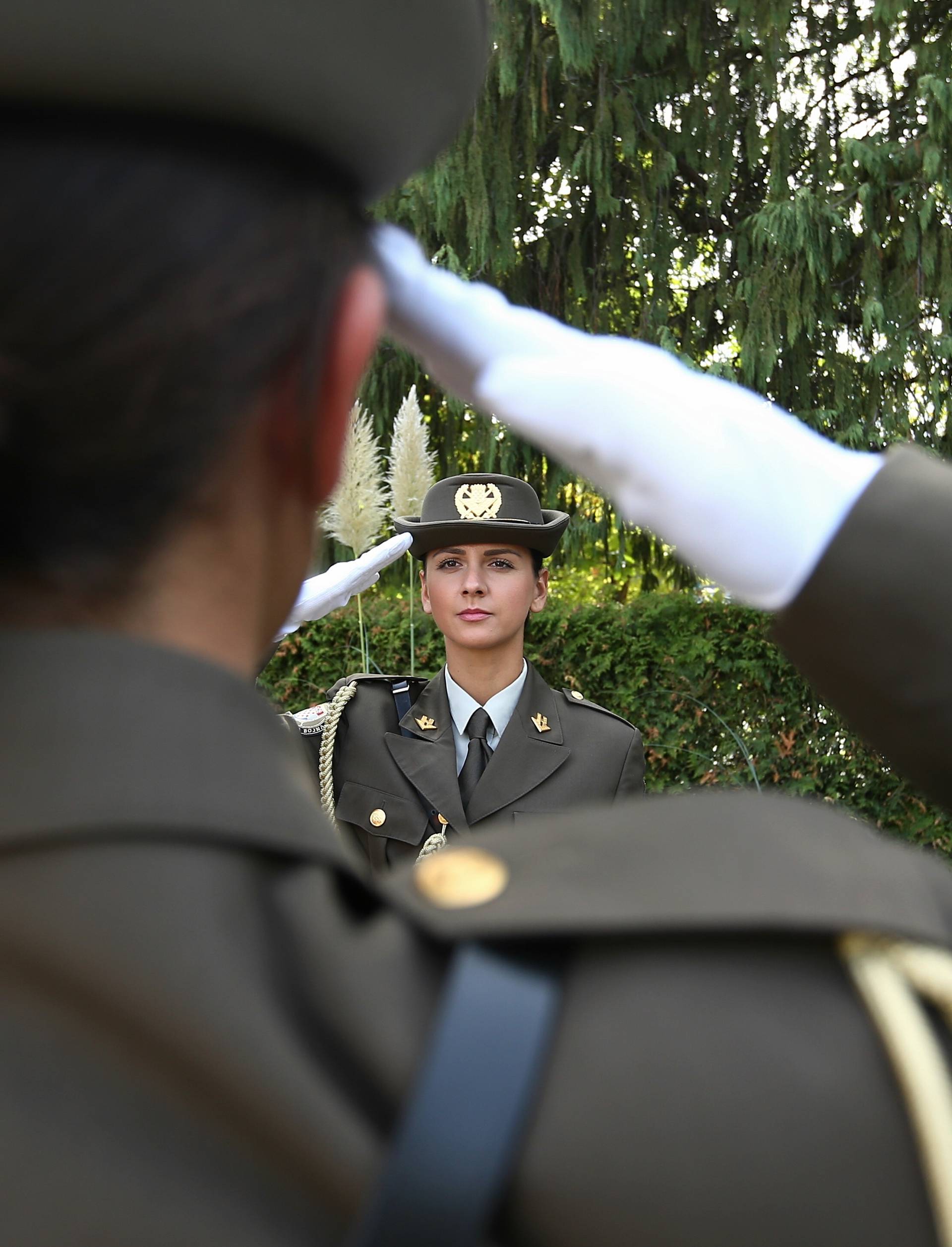 Kolindina garda: Tri vojnikinje prve žene u Počasnoj satniji