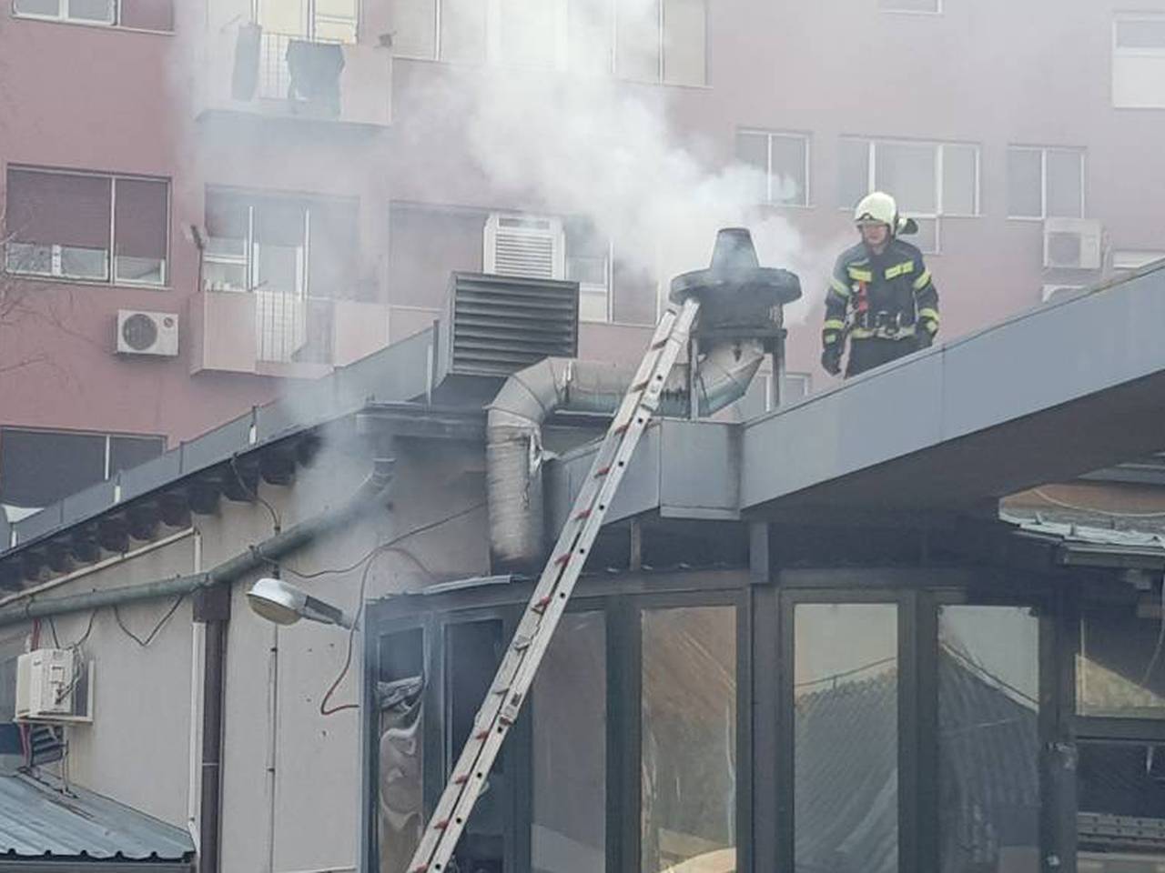 Brzo ga ugasili: Gorio dimnjak pivnice Zlatni medo u Savskoj
