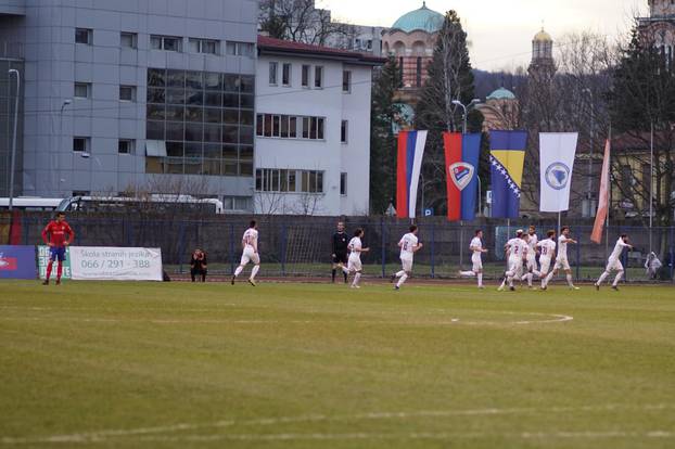 Slavlje igraca Sarajeva nakon gola Benjamina Tatara