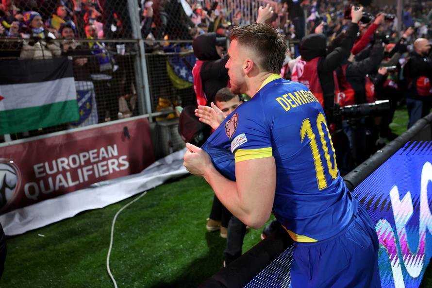 Zenica: Slavlje igrača Bosne i Hercegovine nakon što su svladali Italiju jedanaestercima