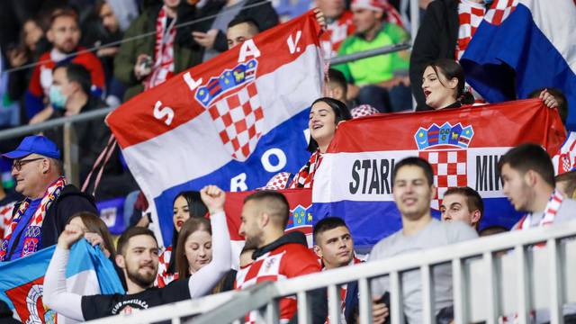 Zagrijavanje nogometaša Hrvatske i Francuske uoči početka utakmice