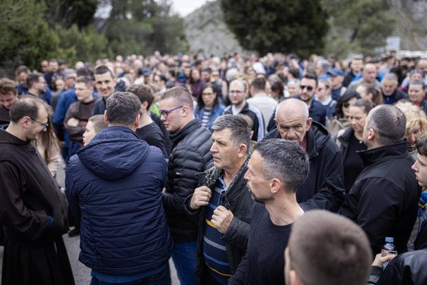 Mostar: Brojni vjernici sudjelovali na križnom putu