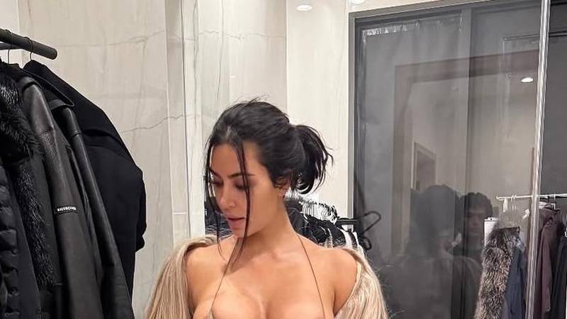 FOTO Skoro je pokazala previše! Kim Kardashian se presvlačila ispred kamera i otkrila adute