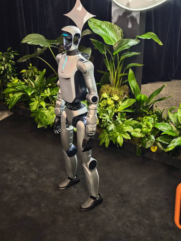 FOTO Robo-telefoni, futuristički gadgeti i mobiteli za ljubimce. Ovo su najluđi uređaji s MWC-a