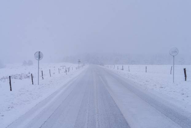 Babin Potok: Zimski uvjeti na državnoj cesti DC 52 Prozor - Vrelo Koreničko