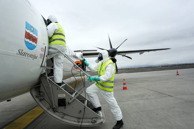 Zagreb: Dezinfekcija aviona Croatia airlinesa zbog koronavirusa