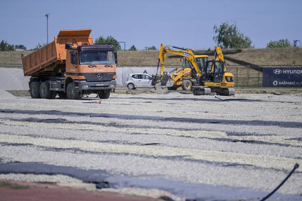 Velika Gorica: Radovi na promjeni travnjaka na stadionu Gorica 