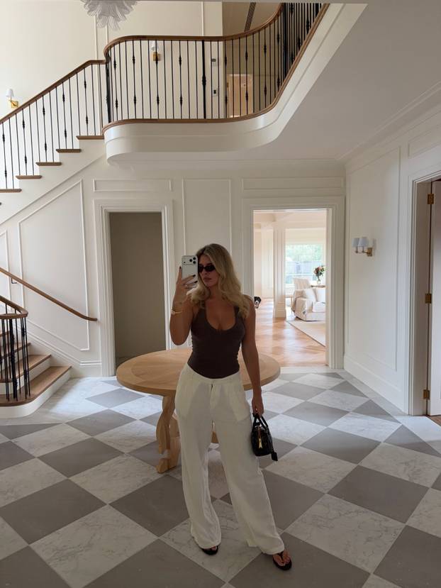 FOTO Ima svoj brend kupaćih, a kad vidite njezino savršeno tijelo, bit će vam sve jasno