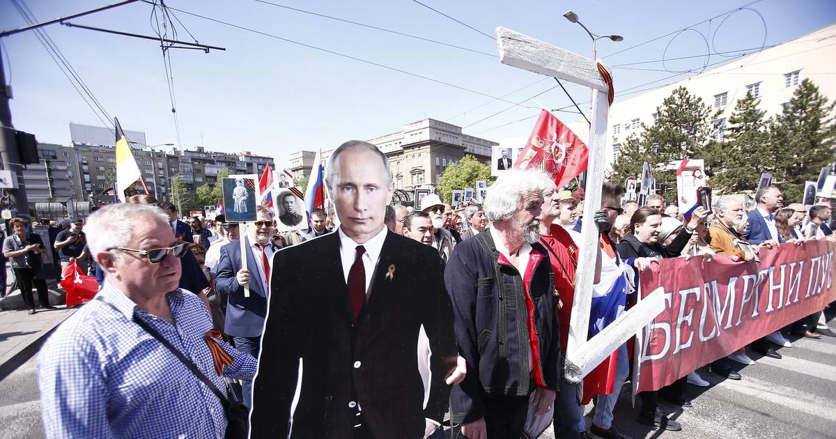 In Belgrade, a parade for Russia: They wore cardboard Putin and the letter Z, two ministers also participated