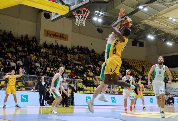 Split: Košarkaši igrali "našminkani" u znak podrške Međunarodnom danu borbe protiv nasilja nad ženama