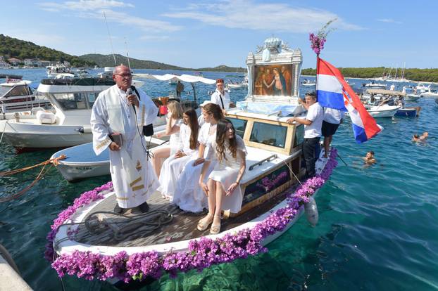 Rogoznica: Ispra?aj Gospe od Kapelice