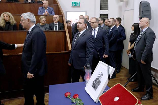 Zagreb: Komemoracija povodom smrti ravnatelja Rebra Ante Ćorušića